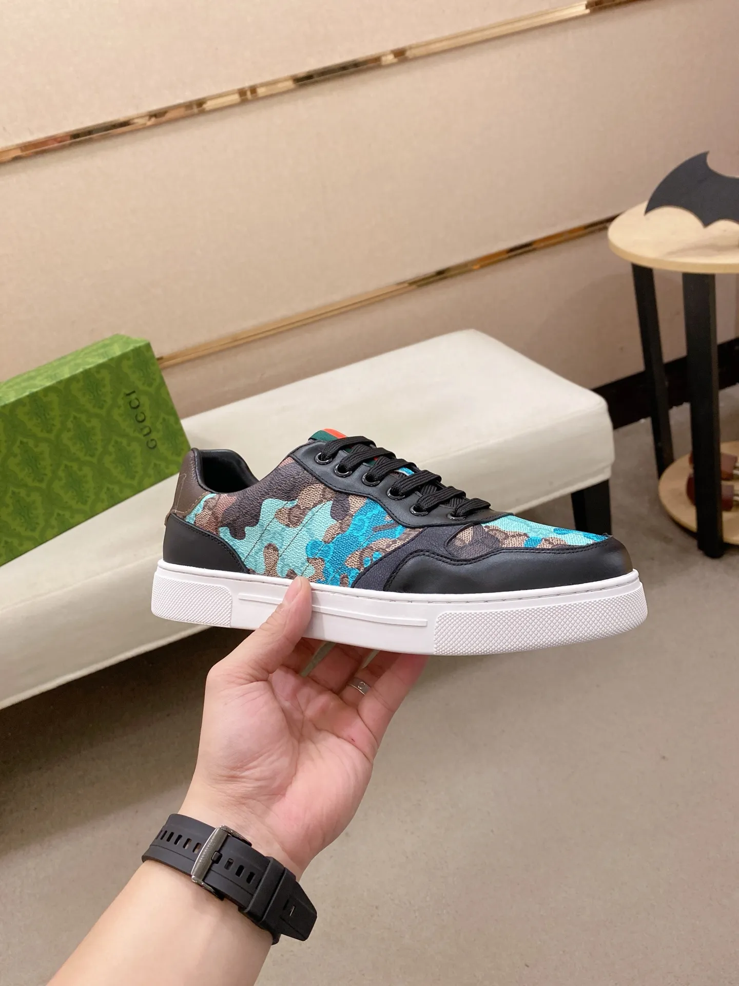 Ex-factory price 380💰【Gucci】Gucci men’s latest series of casual shoes! The official website is built 1:1. The upper is made of imported high-quality cowhide, and the lining is made of high-quality sheepskin, which is soft and comfortable. Picky selection of materials and exquisite workmanship give you the best enjoyment. Number of yards: 38-44 yards.